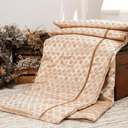 Viola-Duvet-Quilt-Noble Elegance-1.png